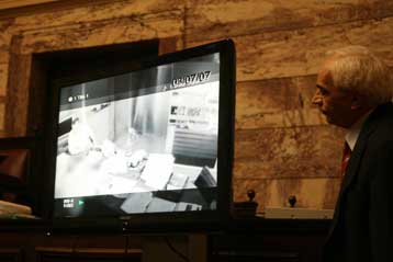 Στον εισαγγελέα έδωσαν εξηγήσεις ο Μιχάλης Κουκουβίνος και η Σταματίνα Σωτηροπούλου