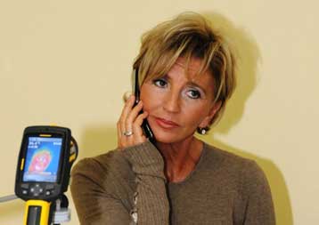 Αυτοκόλλητο για κινητά «εξουδετερώνει την επικίνδυνη ακτινοβολία»