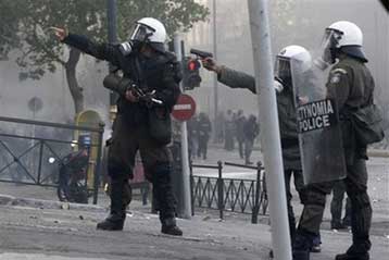 Σε τεντωμένο σκοινί η ψυχραιμία αστυνομικών και καταστηματαρχών