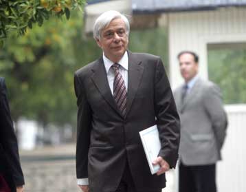 Μέτρα για τους εμπόρους που επλήγησαν από τα επεισόδια ανακοινώνει ο πρωθυπουργός