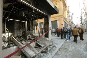 Ανεπαρκή τα μέτρα για τις επιχειρήσεις που ζημιώθηκαν από τα επεισόδια, λέει ο ΣΕΛΠΕ