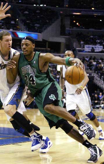 Δέκατη τρίτη σερί νίκη για τους Σέλτικς, που επιβλήθηκαν των Ουίζαρντς