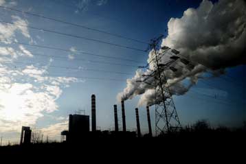 Παραμένουν αλλά με «εκπτώσεις» οι στόχοι της ΕΕ για το κλίμα