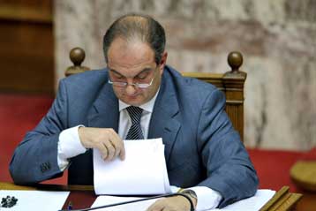 Καυτά προβλήματα για τον πρωθυπουργό με την επιστροφή του από τις Βρυξέλλες