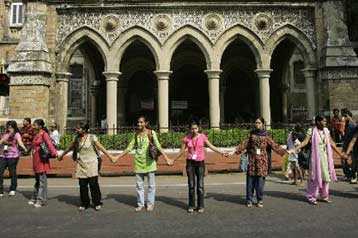 Νωρίτερα σχεδιάζονταν οι επιθέσεις στη Βομβάη, λέει ένας εκ των συλληφθέντων