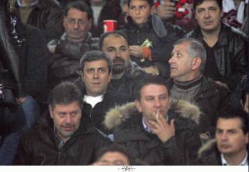 Στόχος επίθεσης έγιναν δημοσιογράφοι στο «Αλκαζάρ»