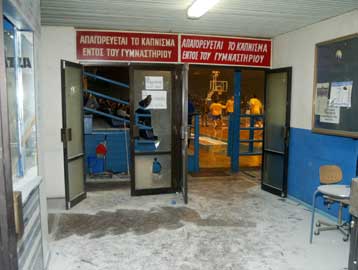 Επεισόδια στο «Ιβανόφειο» και πτώση του Περιστερίου από την κορυφή