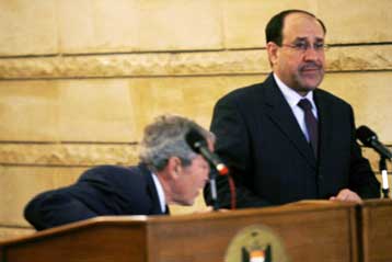 Ιπτάμενα παπούτσια με στόχο τον Τζορτζ Μπους στο Ιράκ