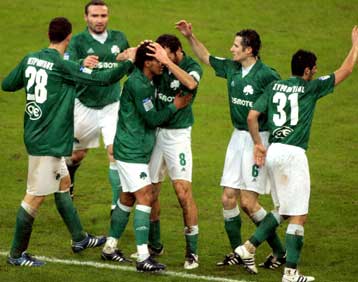 Ο «χιλιάρης» Παναθηναϊκός «χόρευε» στη βροχή