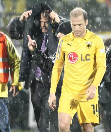 Πικρή γεύση για τον Ερνάντεθ, δειλό χαμόγελο για Μπάγεβιτς