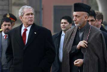 Δεσμεύσεις Μπους στο Αφγανιστάν μετά την αιφνιδιαστική του επίσκεψη