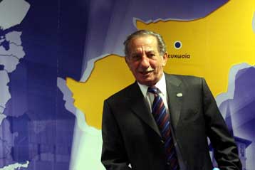 Συγκίνηση και οδύνη στο ύστατο χαίρε προς τον Τάσσο Παπαδόπουλο