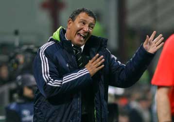 Αμεση ενίσχυση της αριστερής πτέρυγας επιθυμεί ο Τεν Κάτε