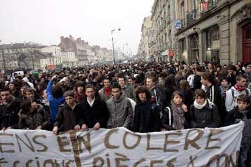 «Φρενάρει» απότομα η Γαλλία τη μεταρρύθμιση στα λύκεια κοιτώντας προς Ελλάδα