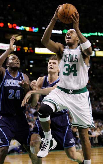 Αήττητοι για 15η φορά οι Σέλτικς, 100-91 τούς Τζαζ