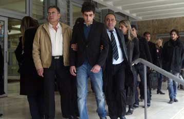 Εξαγοράσιμες ποινές φυλάκισης έως 39 μήνες στους αστυνομικούς για τη «ζαρντινιέρα»