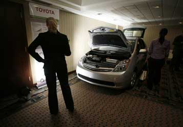 Mέτρα επειγόντως από την Toyota για τη μείωση του κόστους παραγωγής