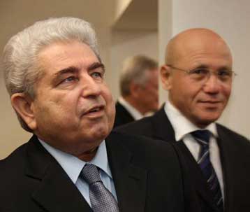 Επί τάπητος ζητήματα εξωτερικής πολιτικής στη νέα συνάντηση Χριστόφια-Ταλάτ