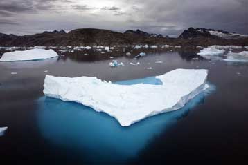 Δύο τρισ. τόνοι πάγου χάθηκαν από τους πόλους σε μια πενταετία