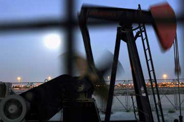 Μείωση στη πετρελαϊκή παραγωγή με τη συμμετοχή και της Ρωσίας ζητά ο ΟΠΕΚ