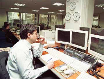 Το αυξημένο δημόσιο χρέος πιέζει ασφυκτικά τον προϋπολογισμό