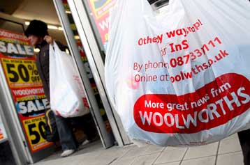 Προς οριστικό λουκέτο βαδίζουν τα καταστήματα Woolworths