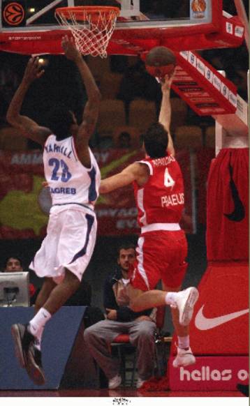 «Ερυθρόλευκο» πάρτι πρωτιάς με 93-64 επί της Τσιμπόνα στο ΣΕΦ