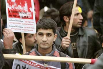 Αντιρατσιστικό συλλαλητήριο έξω από τη Βουλή το απόγευμα