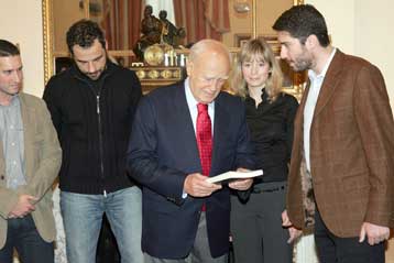 Στον Πρόεδρο της Δημοκρατίας εκπρόσωποι της «Γενιάς των 700 ευρώ»