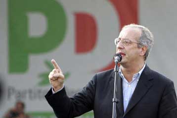 Σε δύσκολη θέση φέρνει την κεντροαριστερά το σκάνδαλο διαφθοράς στη Νάπολη