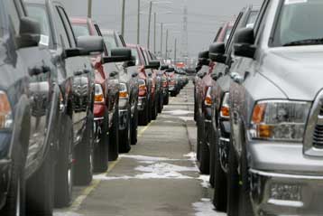 Η αμερικανική κυβέρνηση εξετάζει ελεγχόμενη πτώχευση αυτοκινητοβιομηχανιών