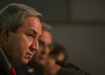 «Εκτός τόπου και χρόνου ο προϋπολογισμός», επιτίθεται σύσσωμη η Αντιπολίτευση