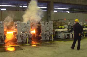 Μειώνεται ο τζίρος και οι νέες παραγγελίες στη βιομηχανία