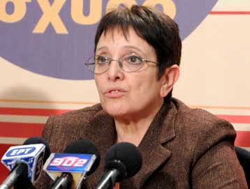 Νέα πυρά Παπαρήγα κατά ΣΥΡΙΖΑ για το θέμα των κουκουλοφόρων