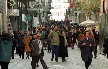 Την επαναφορά του αφορολόγητου ορίου των 10.500 ευρώ ζητούν οι επαγγελματοβιοτέχνες
