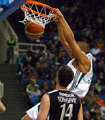 «Κατοστάρες» από τους «αιωνίους» στο παρκέ