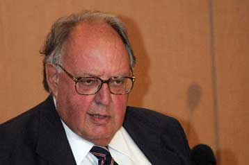 Για καθοδήγηση των κουκουλοφόρων κατηγορεί τον ΣΥΡΙΖΑ ο Θόδωρος Πάγκαλος