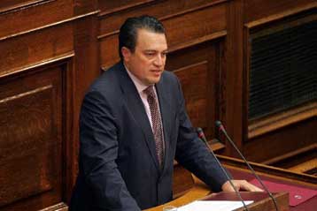 Για προσωπική στοχοποίηση από τους κουκουλοφόρους μιλά ο υπουργός Παιδείας