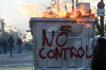 Συλλήψεις και τραυματισμοί στο Αμβούργο σε διαδήλωση αλληλεγγύης στην ελληνική νεολαία