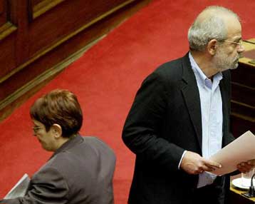 Στο «κόκκινο» οι σχέσεις ΚΚΕ-ΣΥΡΙΖΑ με νέα πυρά εκατέρωθεν