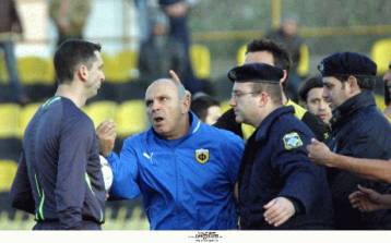 Διεκόπη λόγω επεισοδίων το ματς Φωστήρας – Ηλιούπολη, προελαύνει η Ρόδος