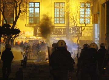 Δεν αποδεχόμαστε την άρση του ασύλου στο Πολυτεχνείο, λέει το ΚΚΕ