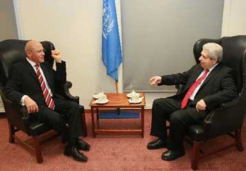 Για λύση του Κυπριακού το συντομότερο δυνατό δεσμεύονται Χριστόφιας-Ταλάτ