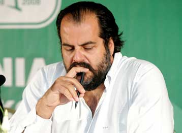 Συνάντηση οργανωμένων με τον Πατέρα για τα επεισόδια