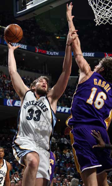 Ανετη επικράτηση 105-96 των Λέικερς επί των Γκρίζλις