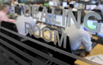 «Σήμα κινδύνου» από την Κομισιόν για το υψηλό κόστος δανεισμού του ελληνικού δημοσίου