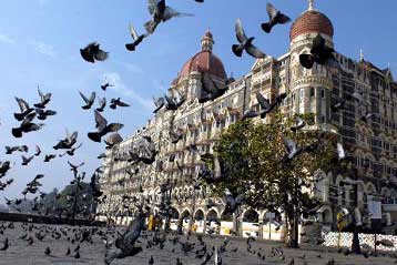 «Κανείς δεν θέλει πόλεμο» λέει η Ινδία ρίχνοντας τους τόνους μετά τη Βομβάη