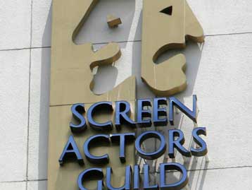 Αναβάλλουν την ψηφοφορία για απεργία οι ηθοποιοί του Χόλιγουντ λόγω… «διχασμού»