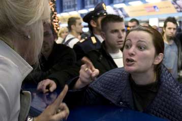 Παγιδευμένοι χιλιάδες ταξιδιώτες στο αεροδρόμιο της Ρώμης λόγω απεργίας