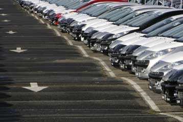 Μέτρα για την ενίσχυση της αυτοκινητοβιομηχανίας προετοιμάζει η Γαλλία